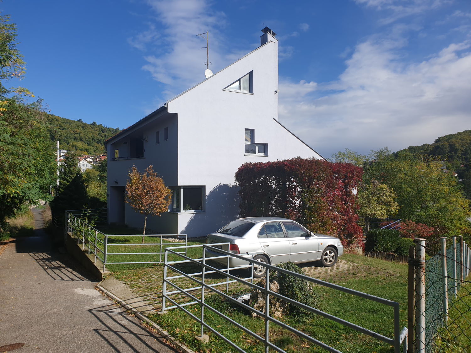 Vila M u Zagrebu straga i s boka